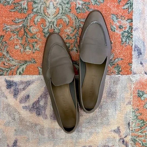 VGUC Everlane Modern Loafers in Khaki, size 10.5 - Picture 2 of 6